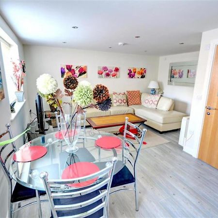 Hotties House - Two-Bed Cottage, Dog-Friendly & Off-Street Parking - Scarborough Exteriör bild