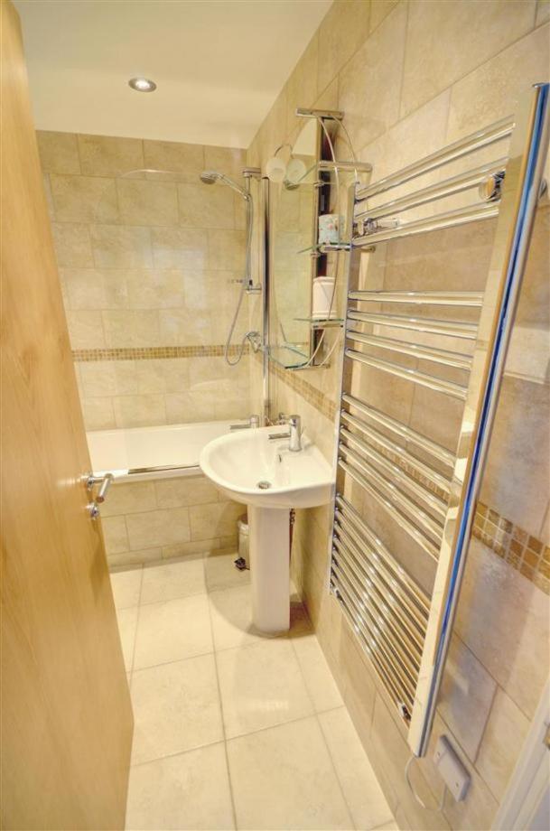 Hotties House - Two-Bed Cottage, Dog-Friendly & Off-Street Parking - Scarborough Exteriör bild