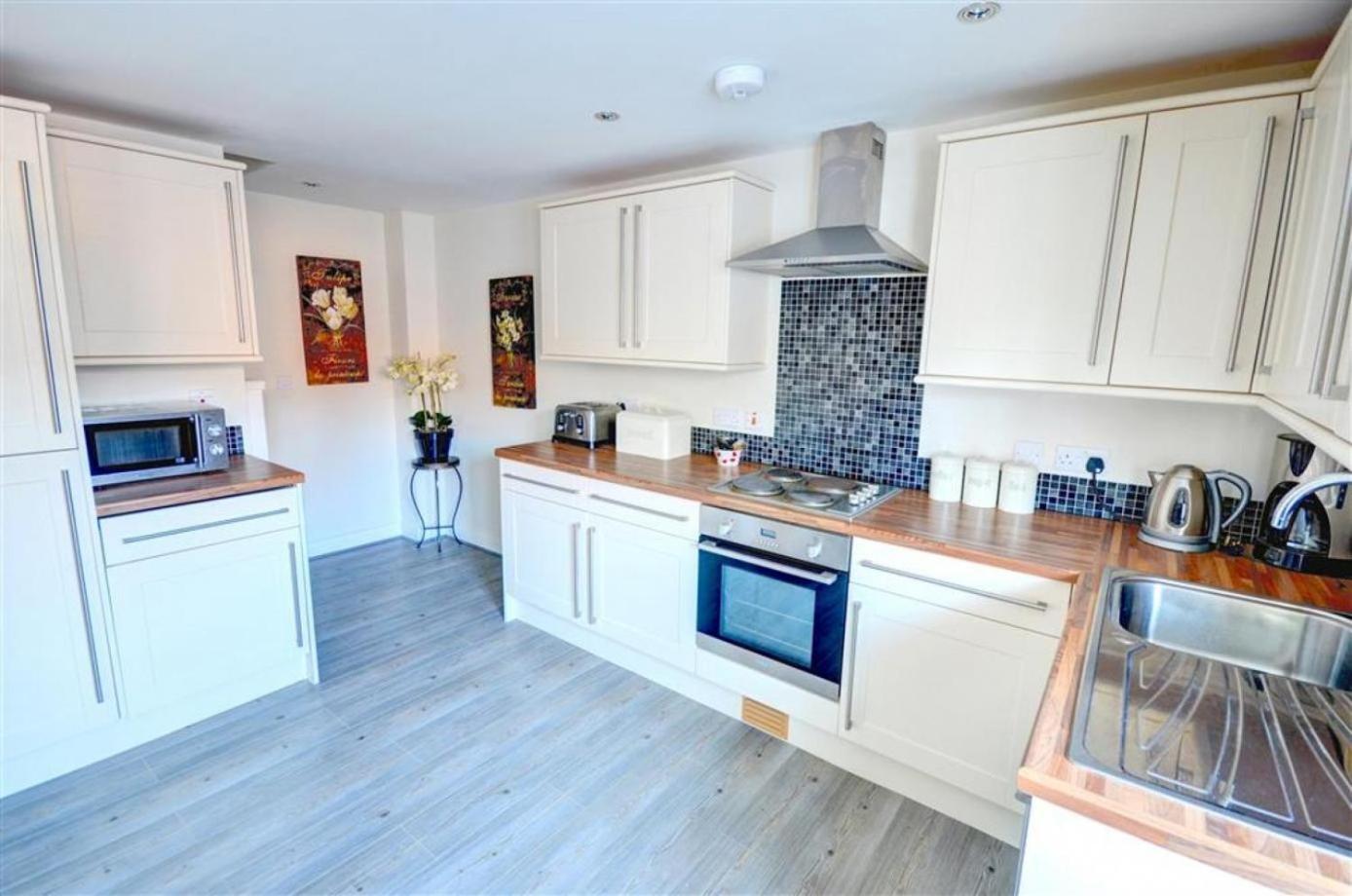 Hotties House - Two-Bed Cottage, Dog-Friendly & Off-Street Parking - Scarborough Exteriör bild