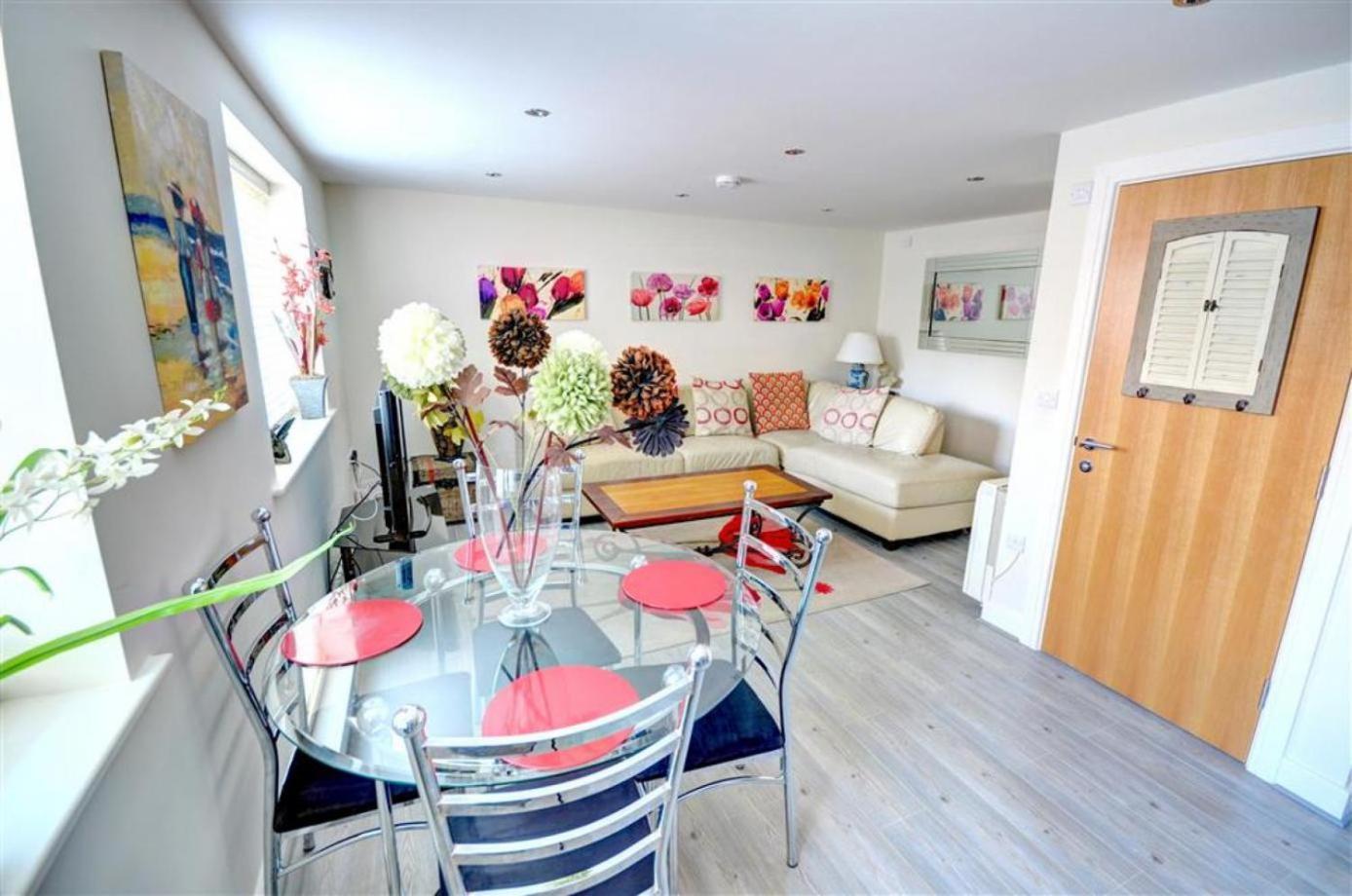 Hotties House - Two-Bed Cottage, Dog-Friendly & Off-Street Parking - Scarborough Exteriör bild