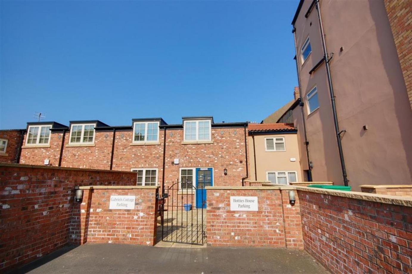 Hotties House - Two-Bed Cottage, Dog-Friendly & Off-Street Parking - Scarborough Exteriör bild