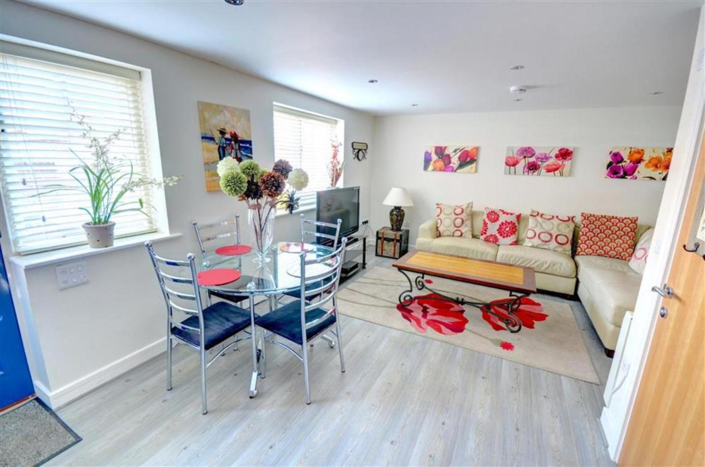 Hotties House - Two-Bed Cottage, Dog-Friendly & Off-Street Parking - Scarborough Exteriör bild
