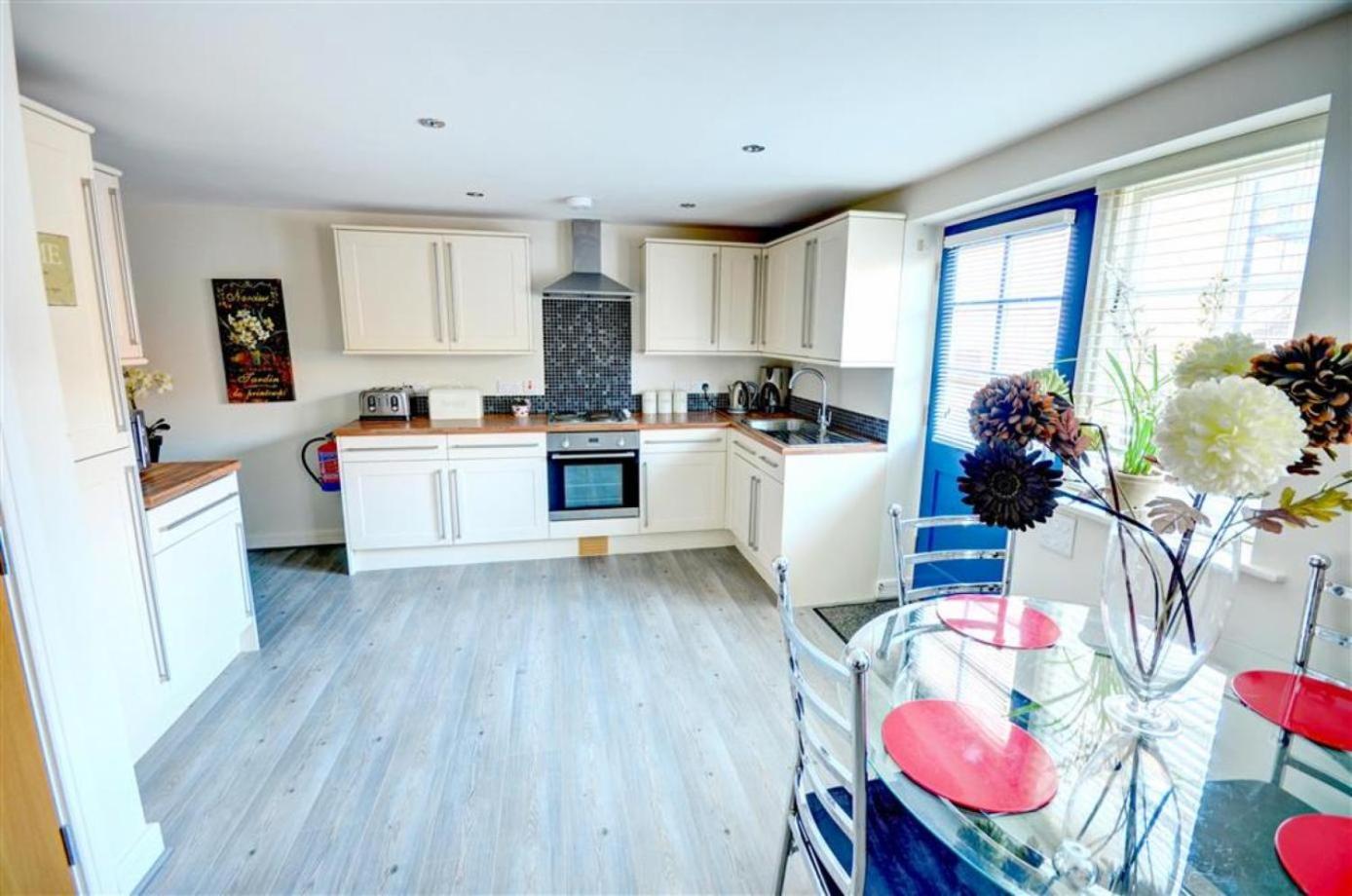Hotties House - Two-Bed Cottage, Dog-Friendly & Off-Street Parking - Scarborough Exteriör bild