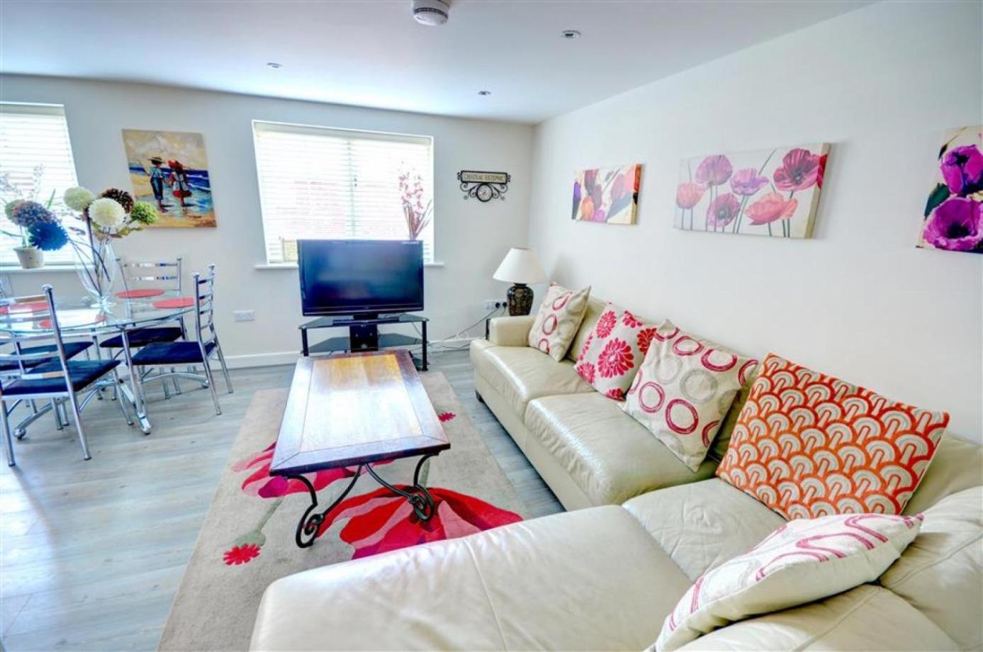 Hotties House - Two-Bed Cottage, Dog-Friendly & Off-Street Parking - Scarborough Exteriör bild